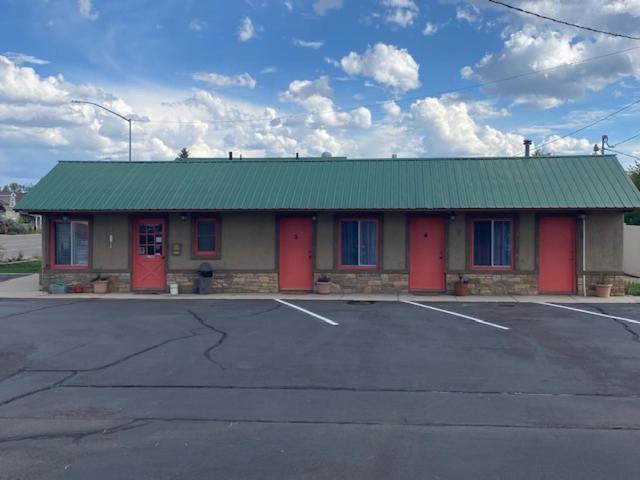 Lamplighter Lodge パンギッ​​チ エクステリア 写真
