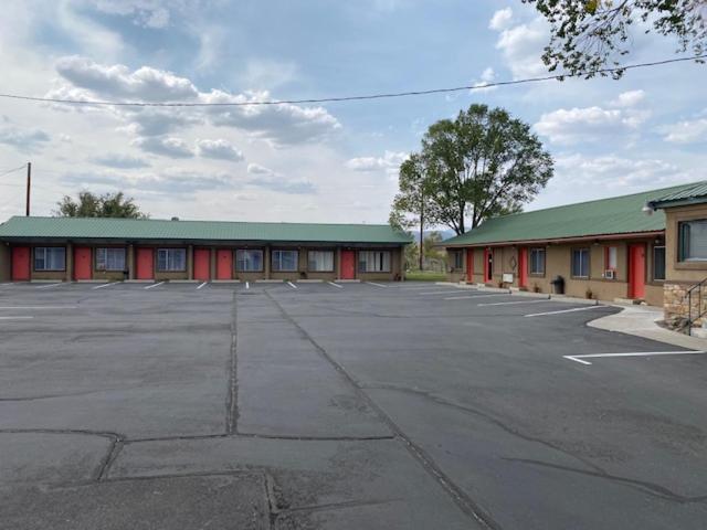Lamplighter Lodge パンギッ​​チ エクステリア 写真